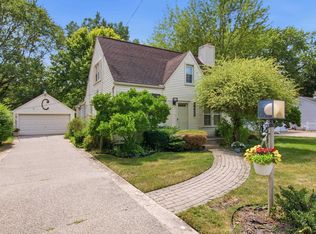 19650 Huntington Ave, Harper Woods, MI 48225