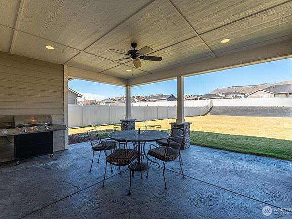 4th image of 819 Autumn Crest Drive