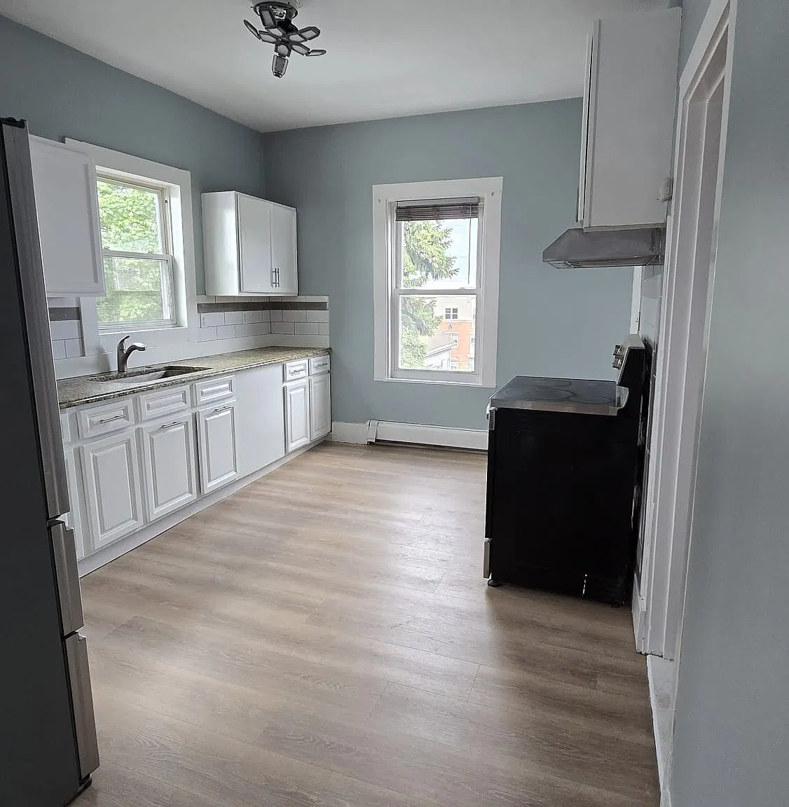 5 bed, 1200 sqft, $4,200 — Photo 2