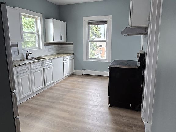 2nd image of 911 Broadway #3