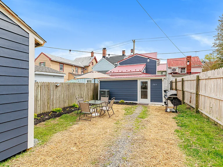 209 George St — Photo 31