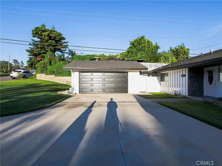 1600 El Dorado Ave — Photo 2