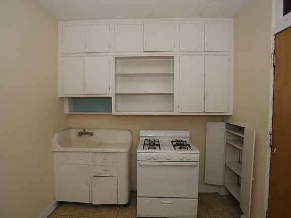2nd image of 4415 N Wolcott Ave APT 3A