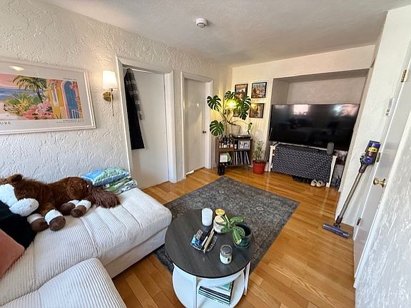 5th image of 35 Charter St #8