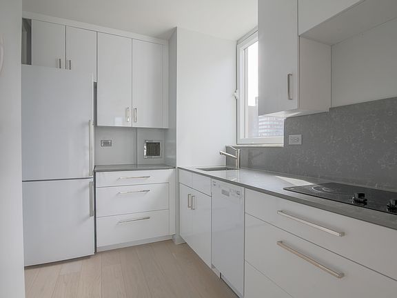 3rd image of 255 E 49th St APT 25F