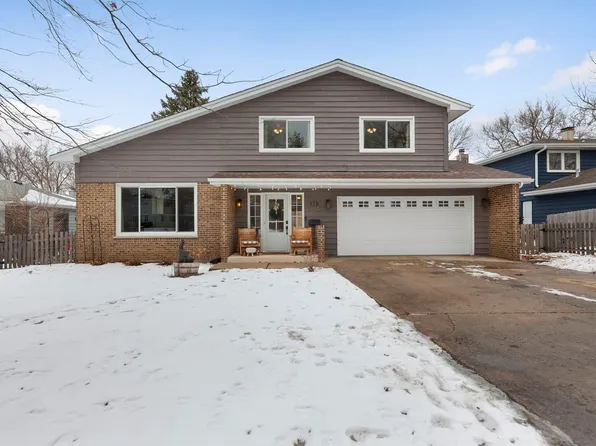 138 Oak St, Lake Zurich, IL 60047