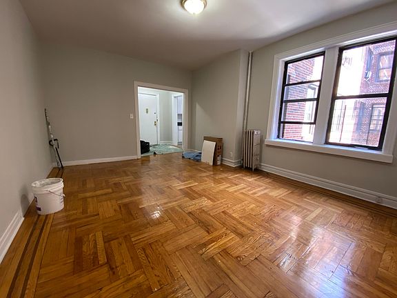 4th image of 32-30 93rd St APT A5