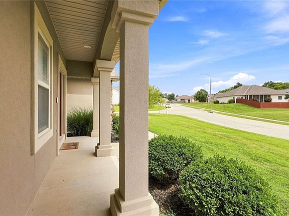 4th image of 628 Oakmont Dr