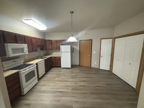 2230 Westlake Road, 2230 Westlake Rd APT 103, North Liberty, IA 52317