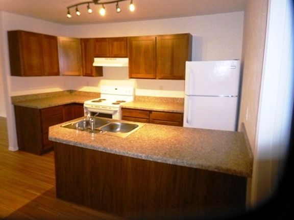 4th image of 215 Spruce Rd #B