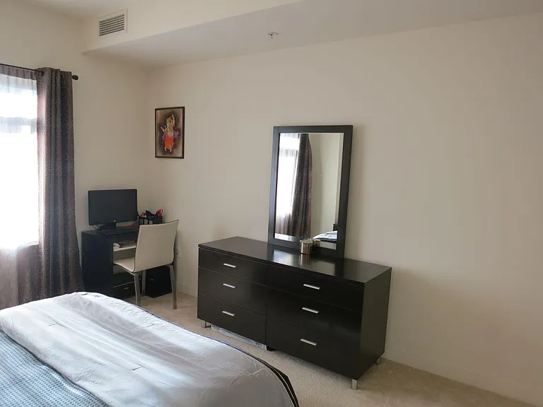 175 W Saint James St #505 — Photo 7