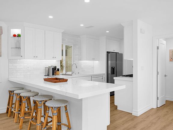 2nd image of 255 Colton St