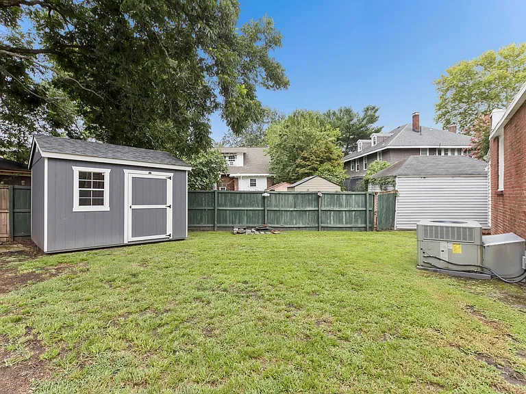 910 Baldwin Ave — Photo 39