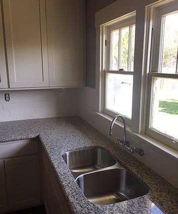 5th image of 1120 N Willis St