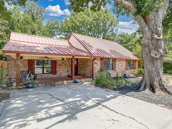 5th image of 2105 Emerson Ln