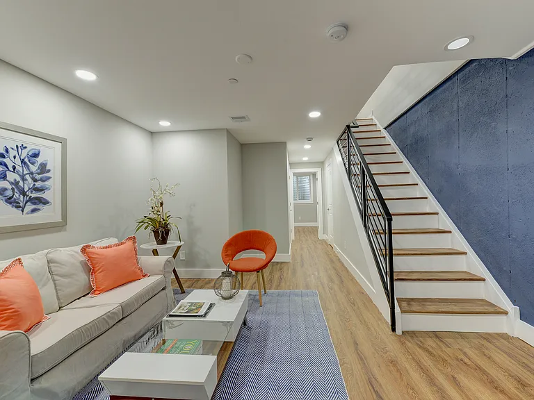 135 E Springer St — Photo 34