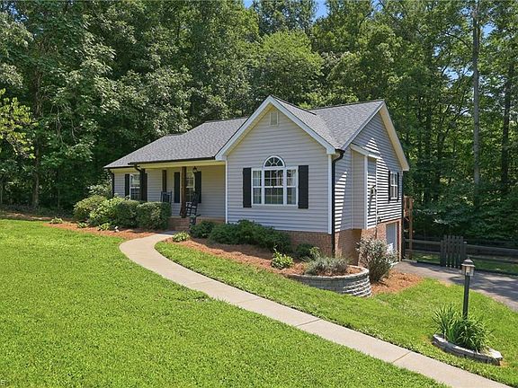 3rd image of 1035 Trinity Place Rd