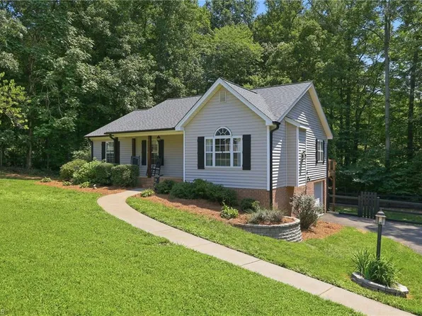 1035 Trinity Place Rd, Tobaccoville, NC 27050