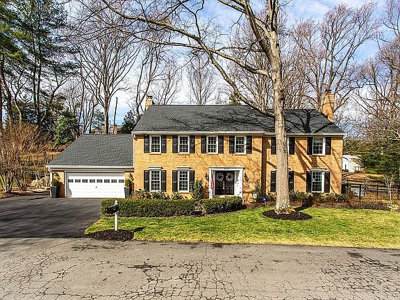 3rd image of 8029 Old Dominion Dr