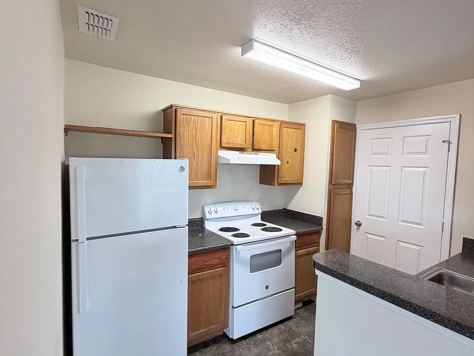 1 bed, 768 sqft, $1,300 — Photo 4