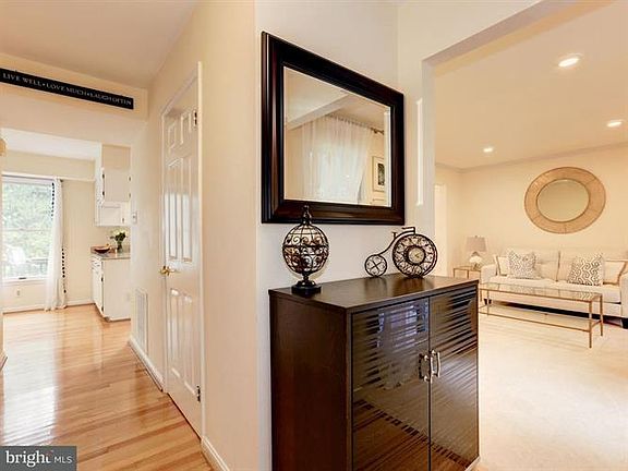 4th image of 12212 Walnut Creek Ct
