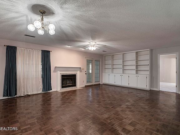 5th image of 444 Amanda Cir