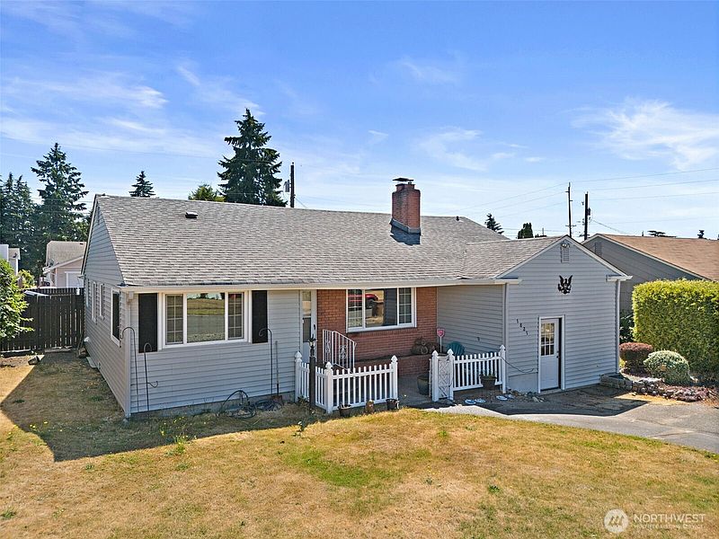 2nd image of 1821 N Bennett Street