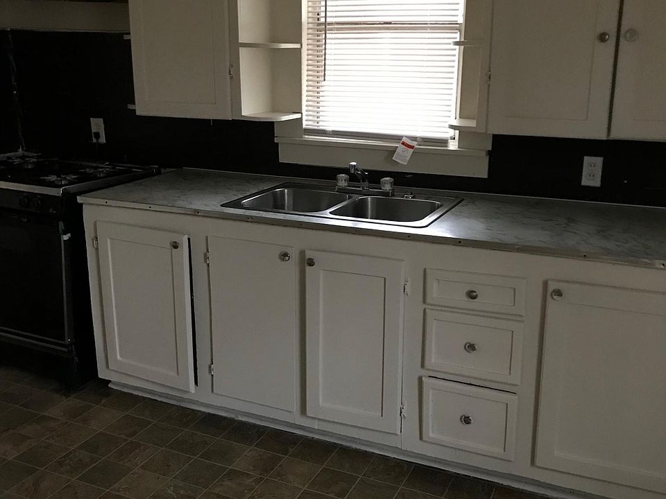2nd image of 3129 Center St