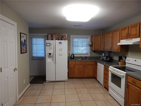 4th image of 114 E 18th St
