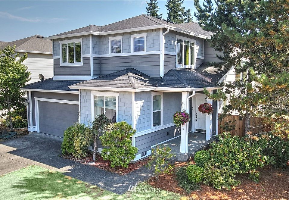 Quintessential home in highly desired Savana neighborhood