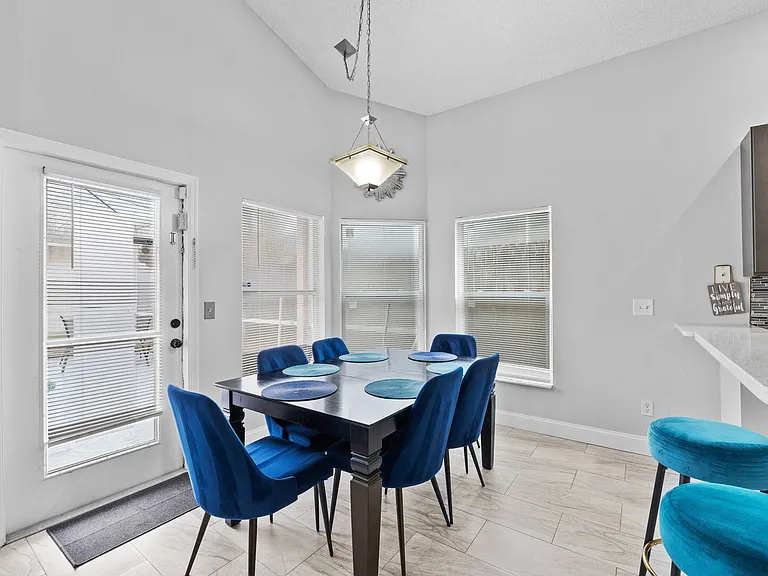 Riggs Cir — Photo 8