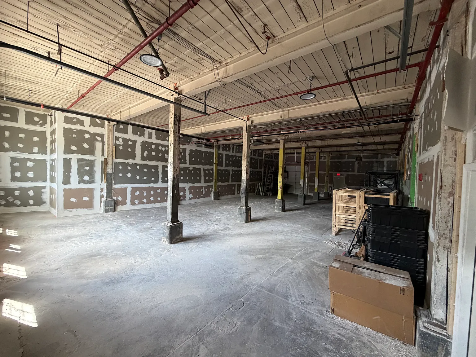 Studio, 2400 sqft, $4,000 — Photo 2