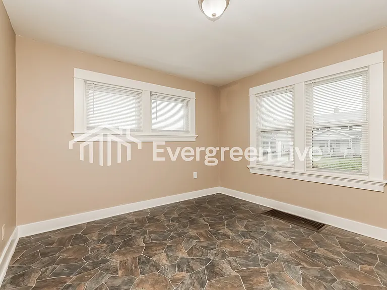 1681 Meriline Ave — Photo 7