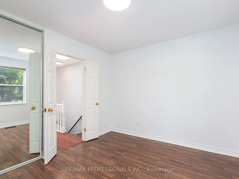 4 Runnymede Rd — Photo 23