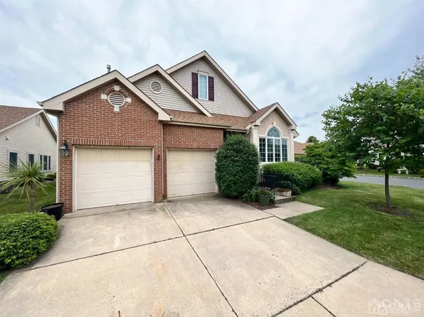 2 Wintons Way, Monroe Township, NJ 08831