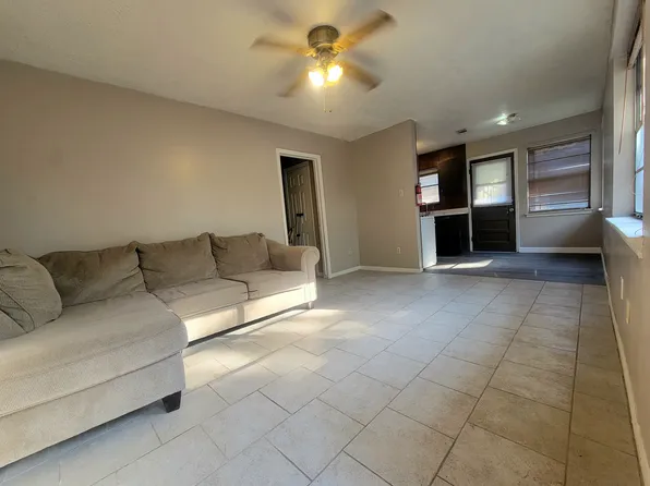 6213 Cavalcade St APT A, Houston, TX 77026