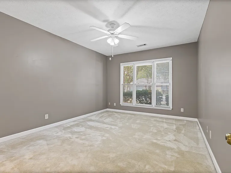 1623 Wellington St — Photo 8