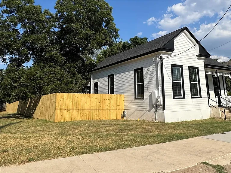 1159 San Bernard St — Photo 25