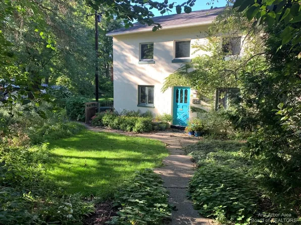 8 Jefferson Ct, Ann Arbor, MI 48103