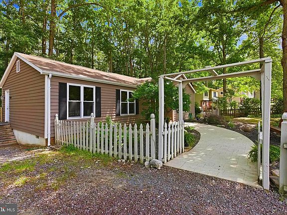 3rd image of 528 Pleasants Dr