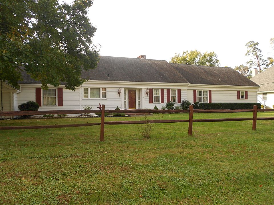 1st image of 1 Ferndale Dr