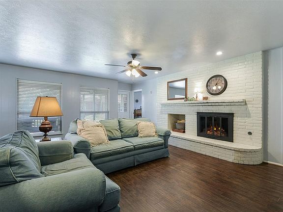 2nd image of 1816 Ravenswood Dr N