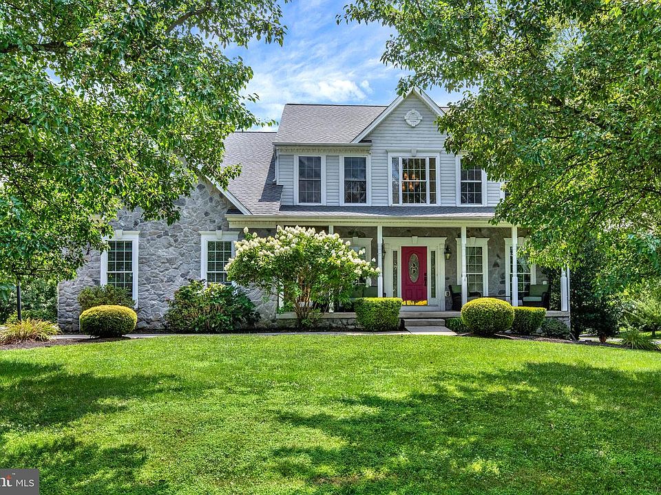 1st image of 158 Woodrow Ln