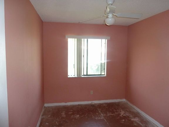 4th image of 2306 Seaside Dr