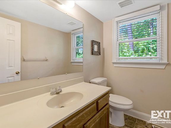 3rd image of 195 Hammer St