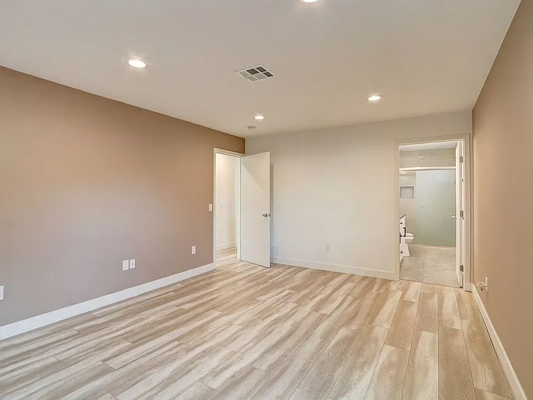 7441 1/2 Beckford Ave — Photo 4