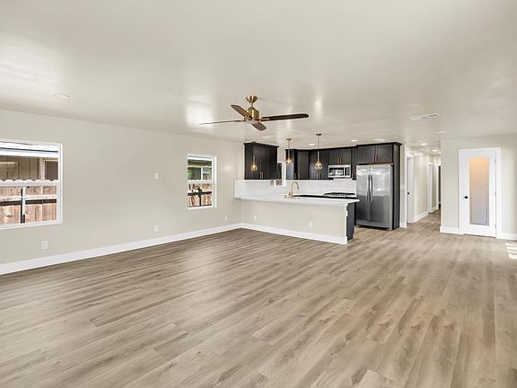 3rd image of 745 N Hobson Avenue