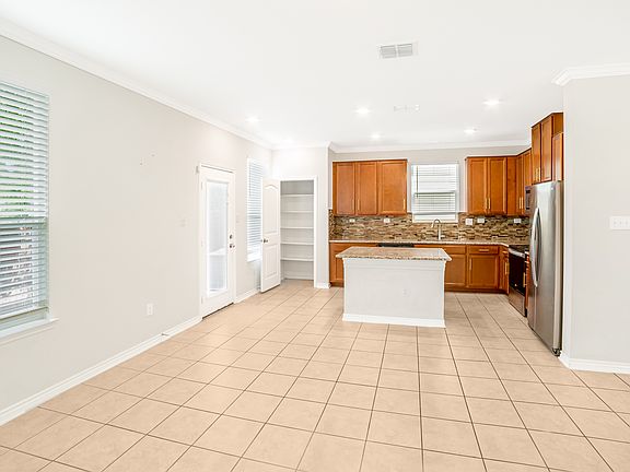 5th image of 5911 Eckhert Rd Unit 127