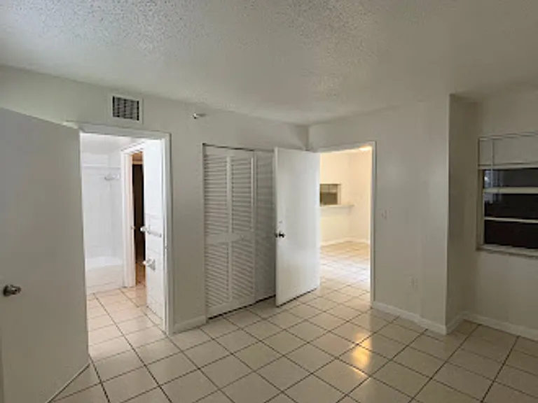 424 SW 12th Ave — Photo 3