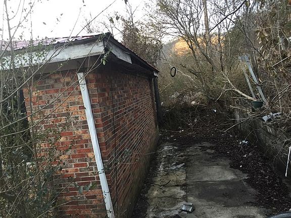 2nd image of 635 S Patty Loveless Dr